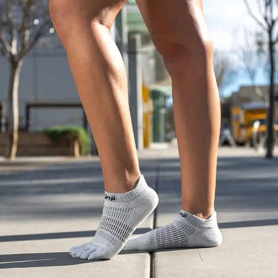 Injinji Women's Run Lightweight No-Show Ultra-Thin Cushioning in Grey