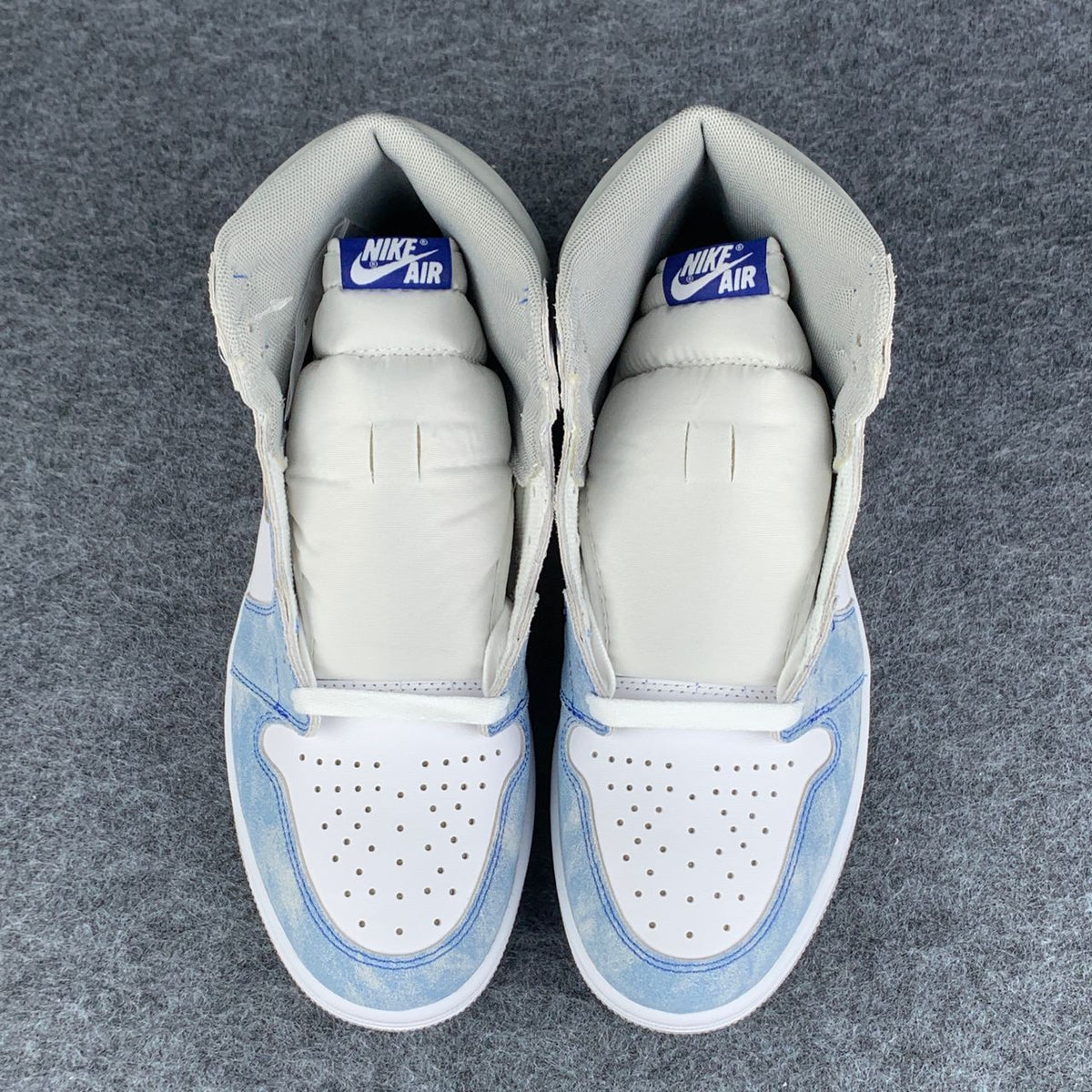 Jordan 1 Retro High OG Hyper Royal