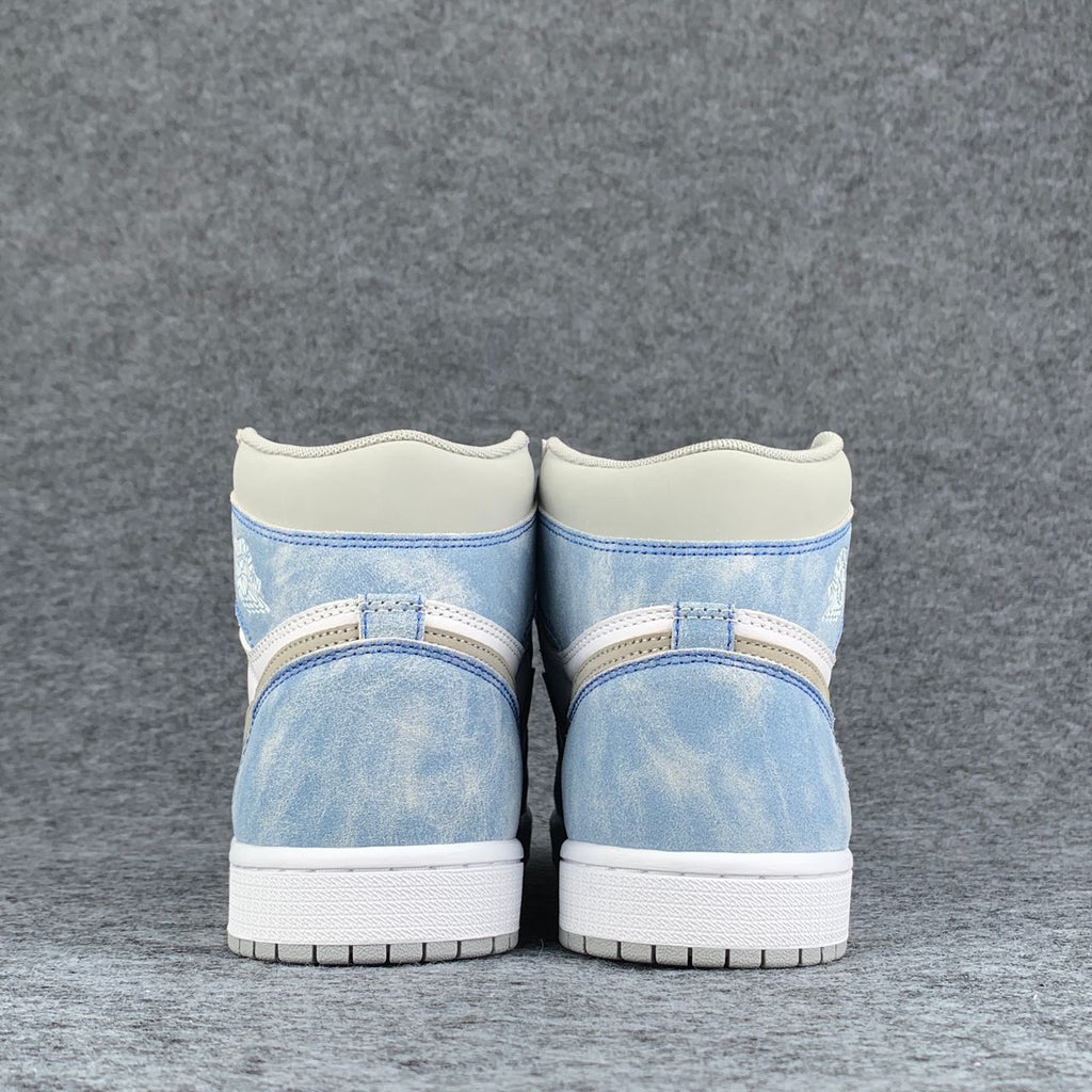 Jordan 1 Retro High OG Hyper Royal