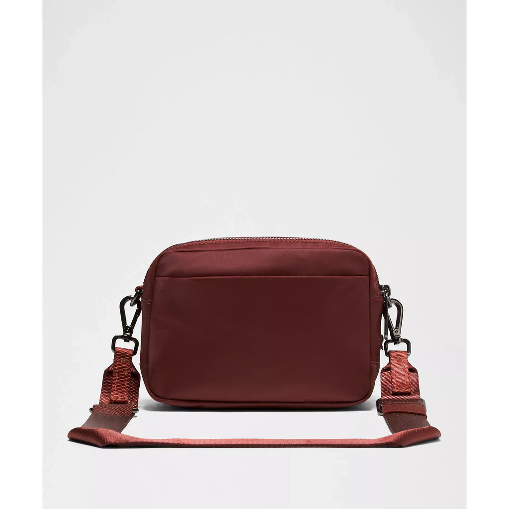 Lululemon Everywhere Crossbody Bag 2L Metal Hardware in Rockwood/Gunmetal